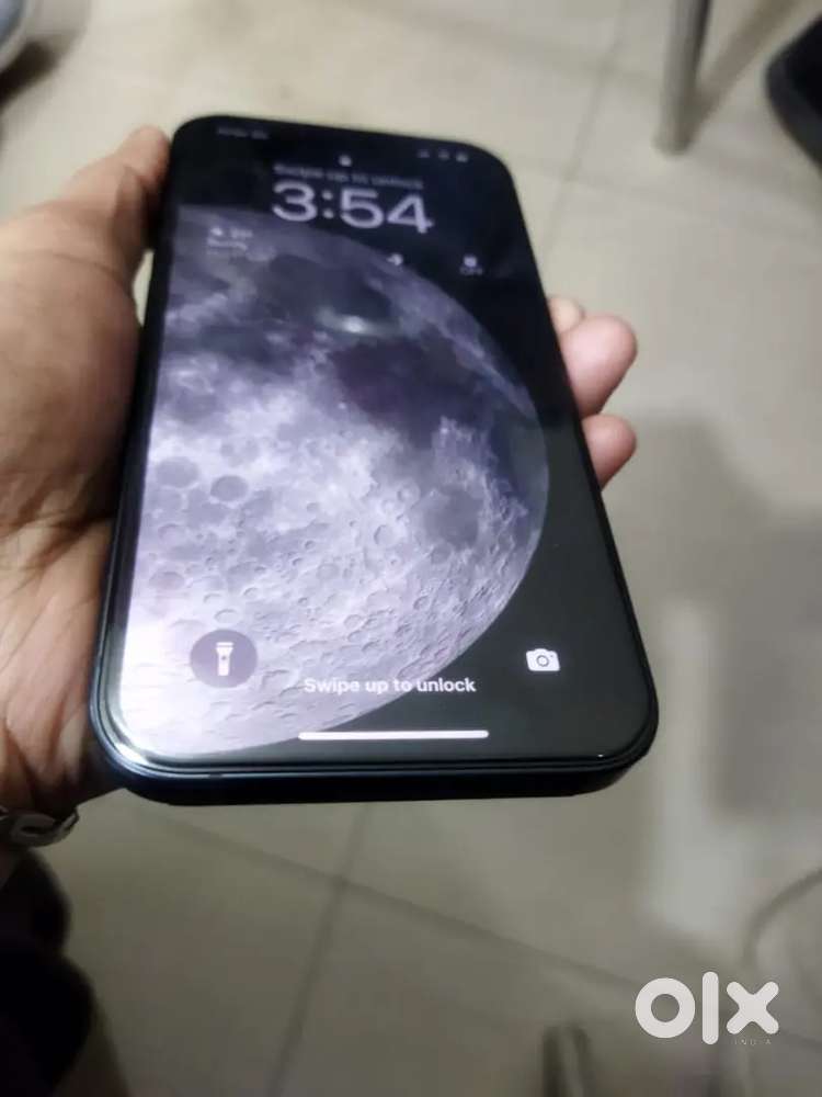 iPhone 13 128Gb 11 month warranty with all accessories