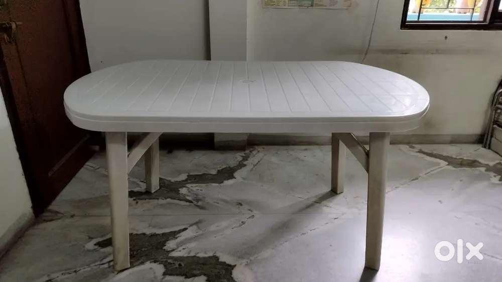 6 seater Dining table with 4 chairs