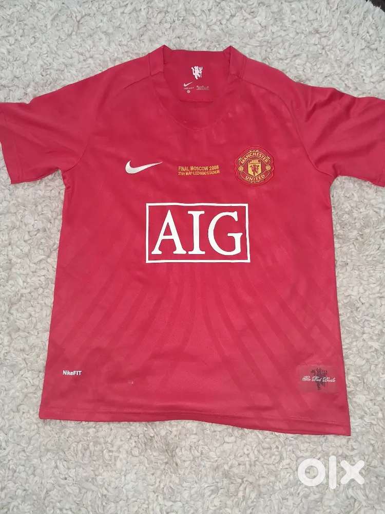 Authentic Manchester United retro jersey