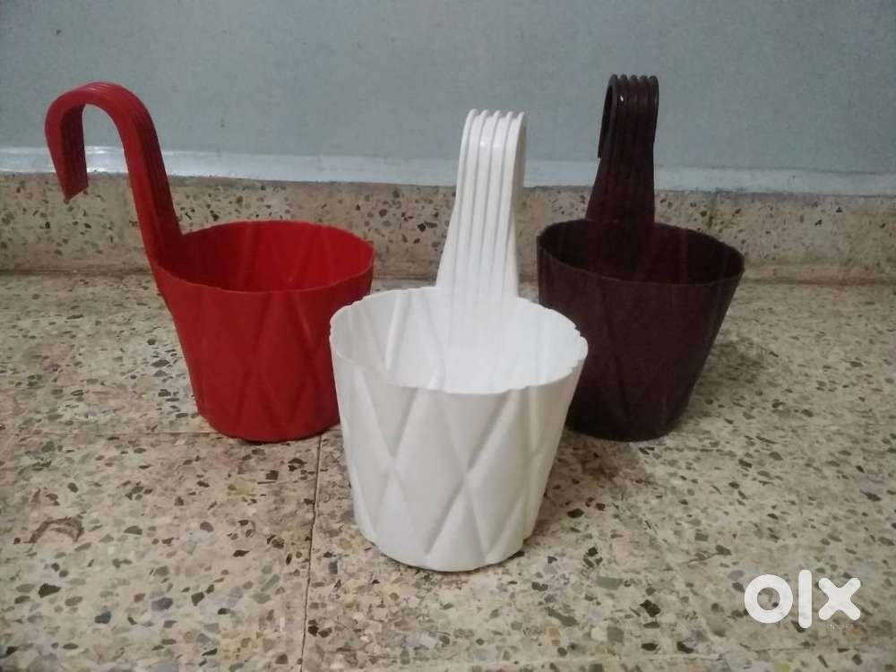 Plastic pots