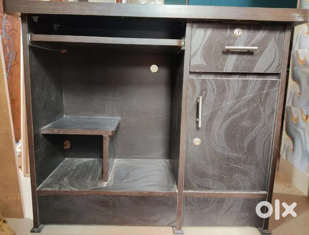 Computer table