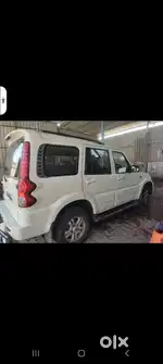 Office person gadi neat and clean all new tyre engine OK and smooth