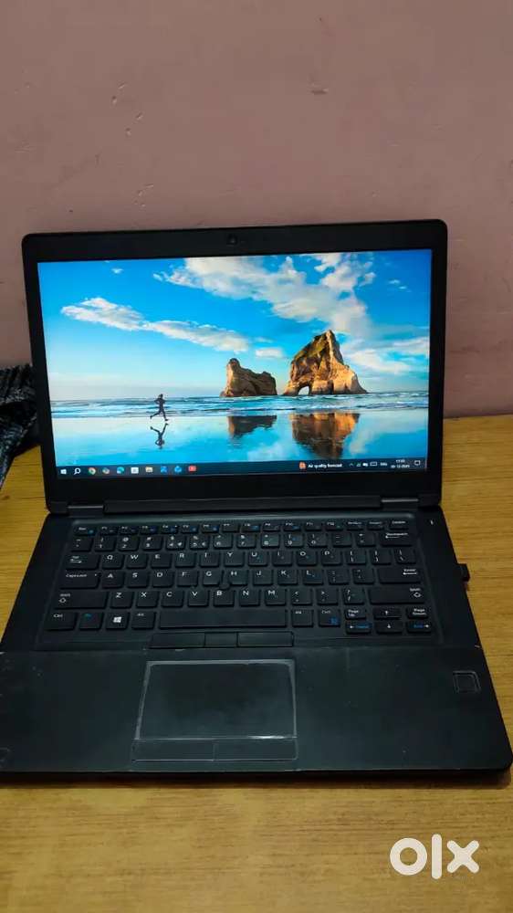 Dell latitude laptop in excellent condition (purchased before 5 month)