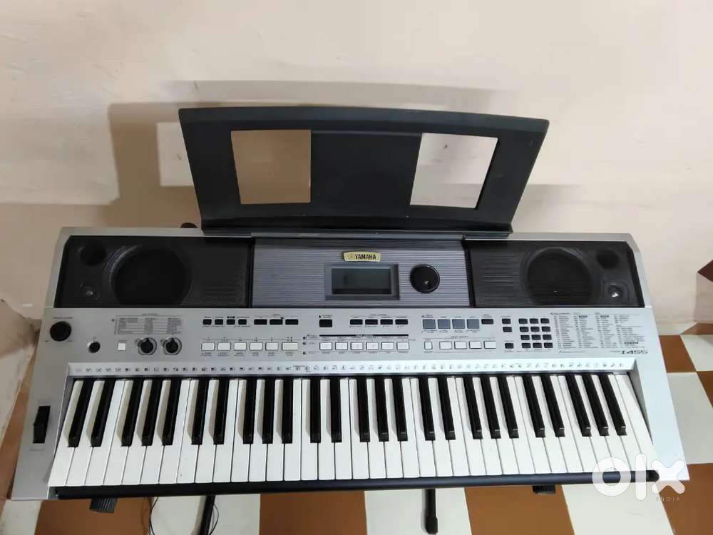 Yamaha PSR-I455 Keyboard – Excellent Condition  With Stand