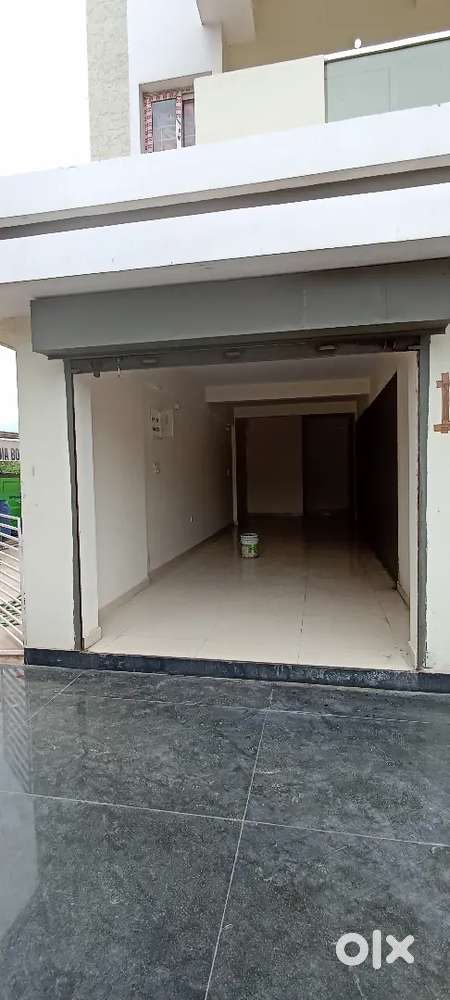 Commercial shop 600 sqft