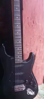 Lead guitar/electric guitar