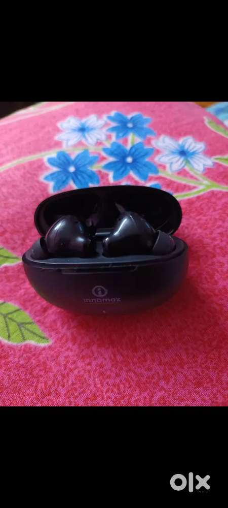 Innomax Wireless Earbuds – Excellent Condition  Full Working