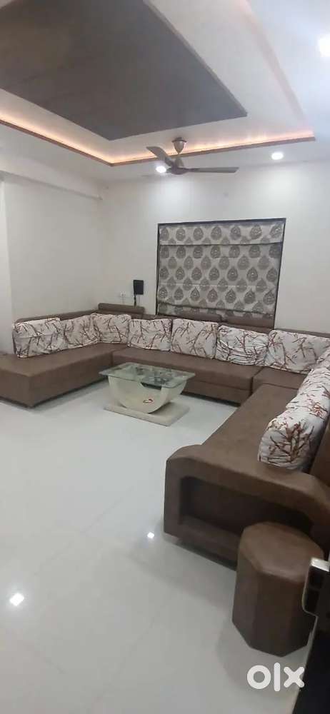 Nice 3 bhk full furnished high rise flat for sale near Sadhuvaswani Rd