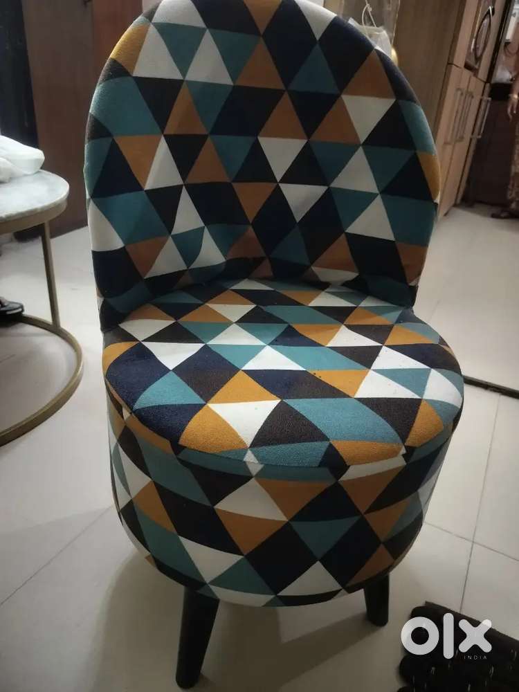 Sitting chair and round footstool