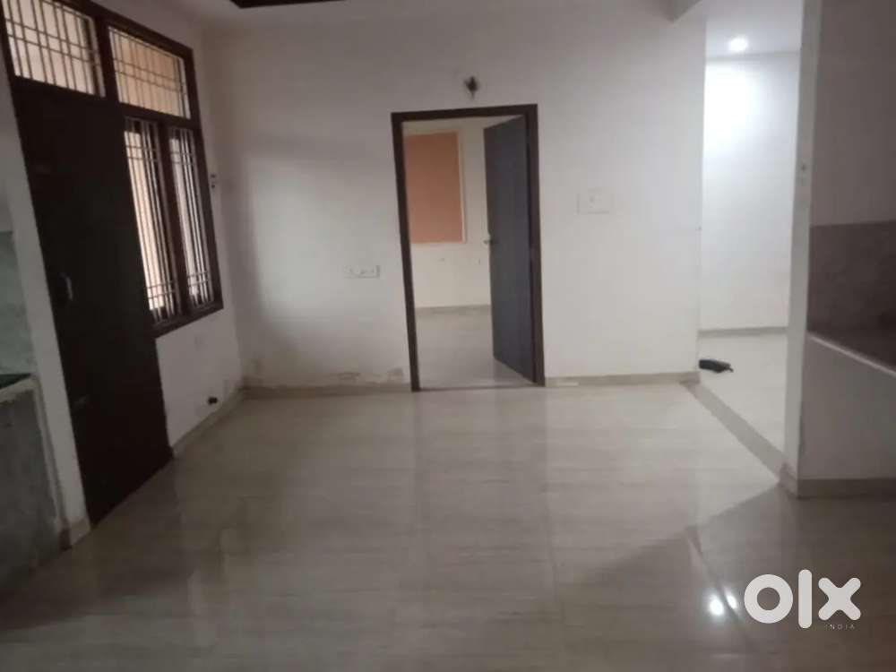 1 room kitchen bath room set VT Road only girls