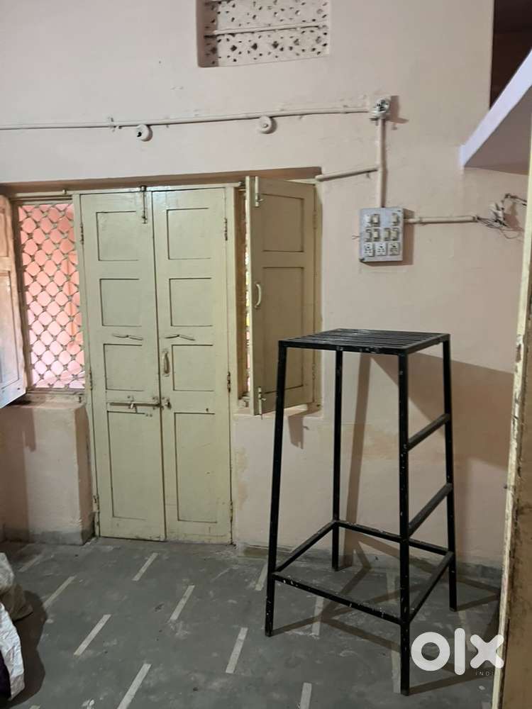 Open garden in front of house bus stop 500 meter all location near