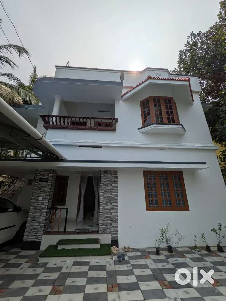 Convenient City Living: 2BHK House Near CIT Road Melarannoor