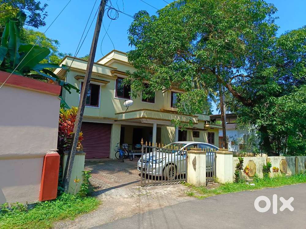 Independent house prime location road side(4 lane highway)