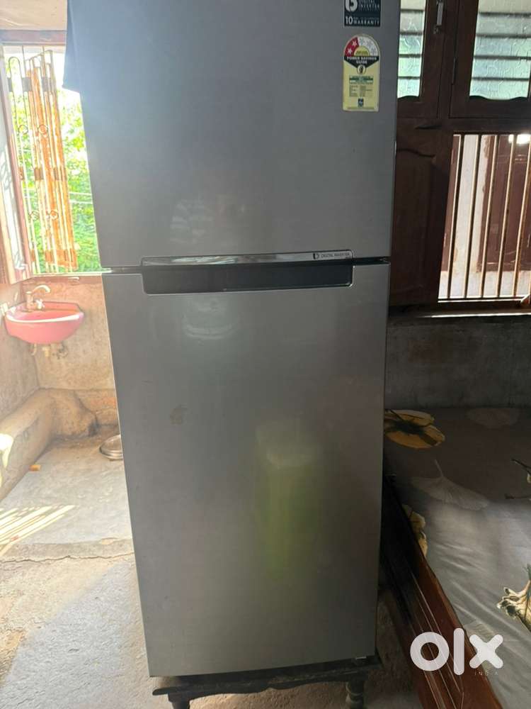 Samsung fridge with excellent condition 2 star 303 iser value