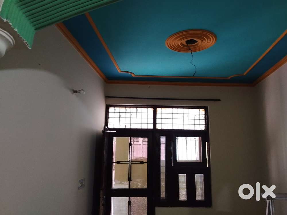 1 BHK room available on rent semi furnished