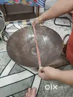 4 kadhai hai.  1 lohe ki 3 aluminium ki