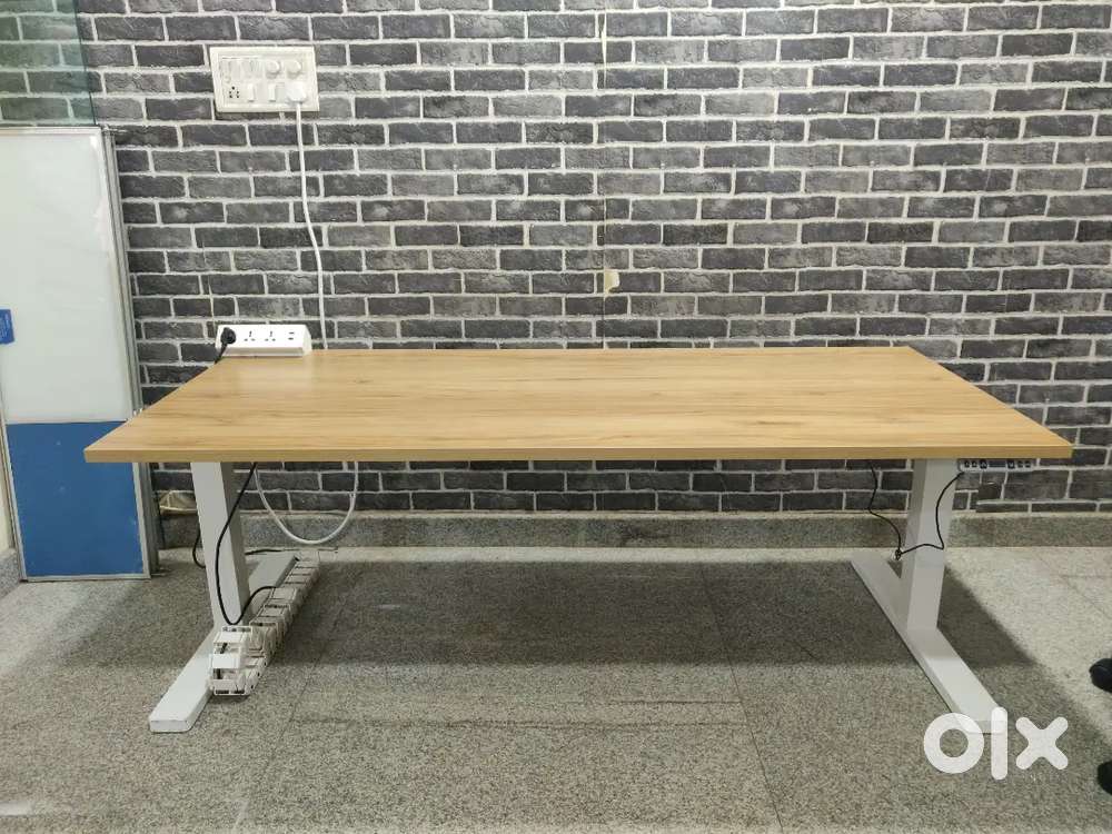 Height adjustable office table