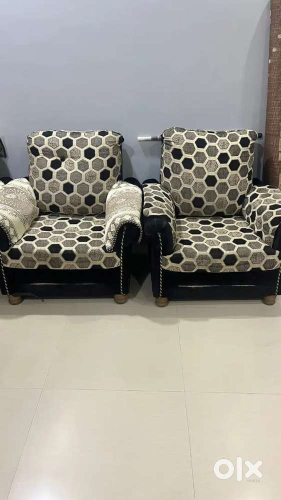 Urgent sell maharaja Sofa (3+1+1)