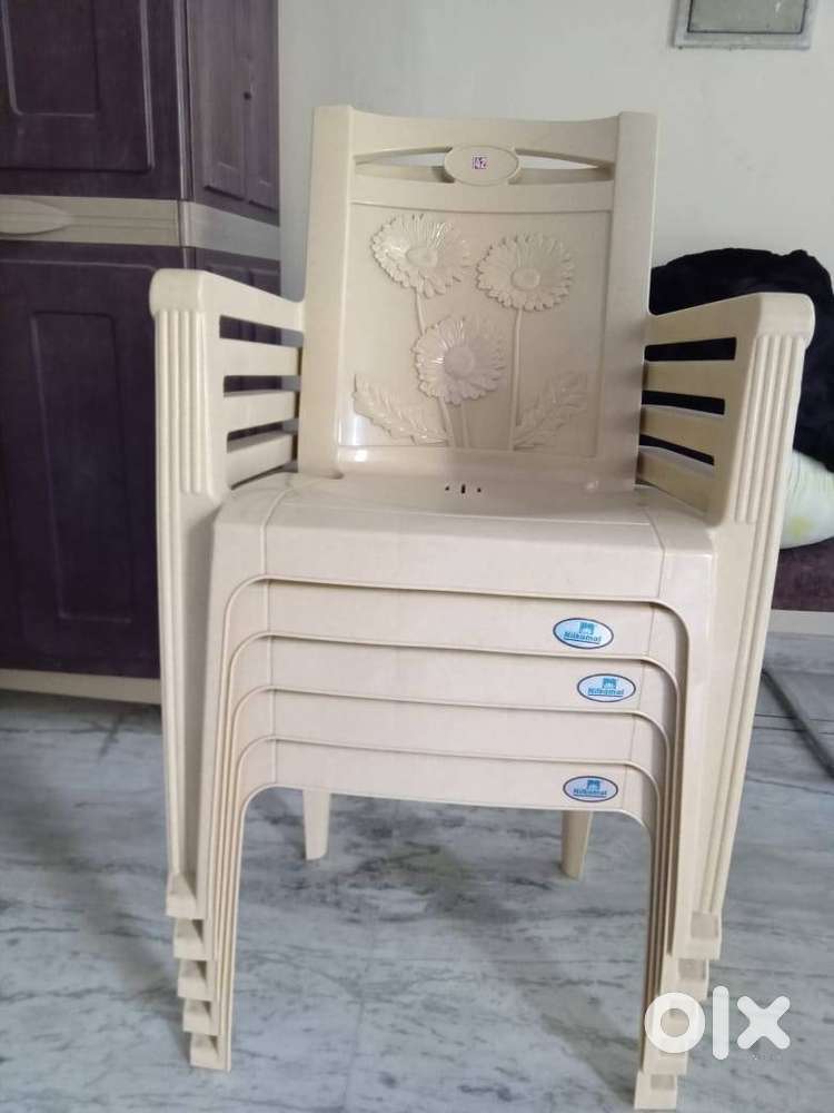 Brand new Nilkamal 6 chairs & 1 table set