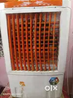 70 litres cooler with ice chamber and folding bed