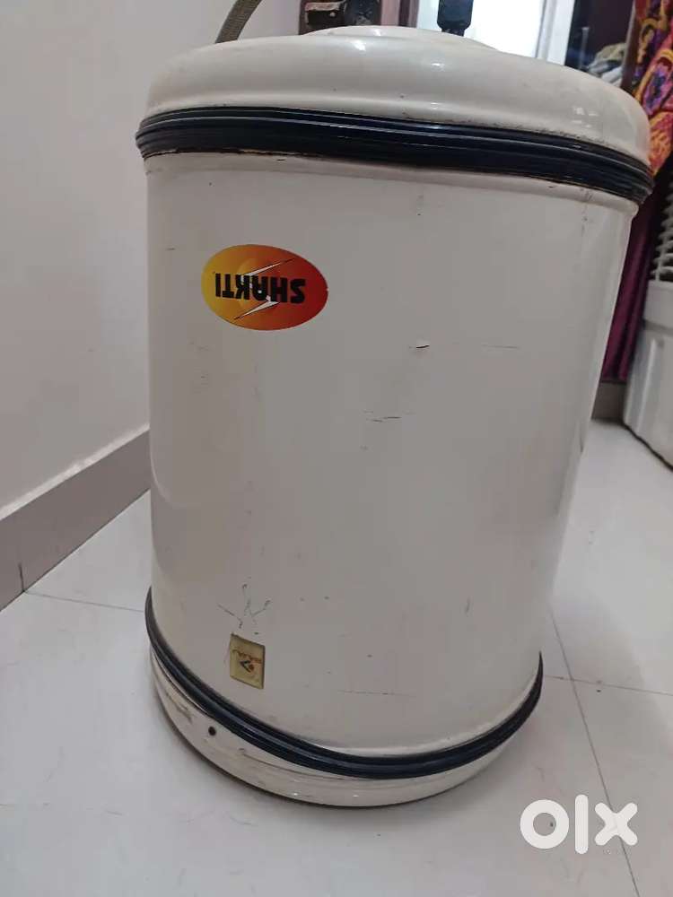 25 liter बजाज gyser 3 yrs old