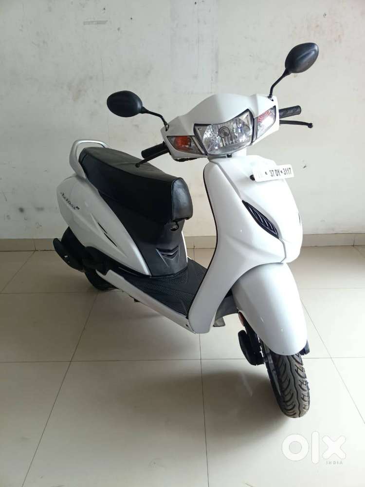 HONDA ACTIVA WHITE COLOUR