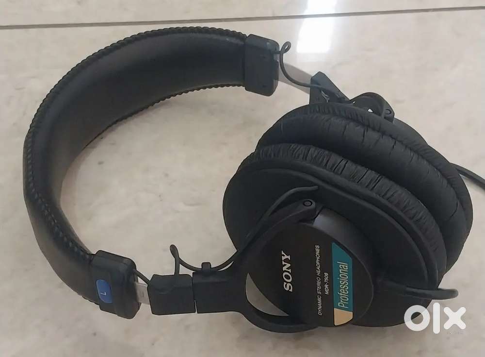 Sony MDR-7506 (Excellent condition)