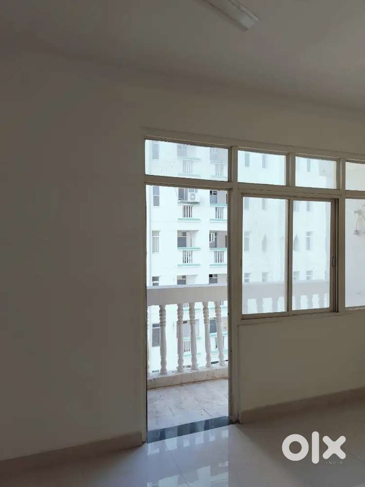 3 BHK Flat for rent in Vrindavan Yojna sector 6 @15000