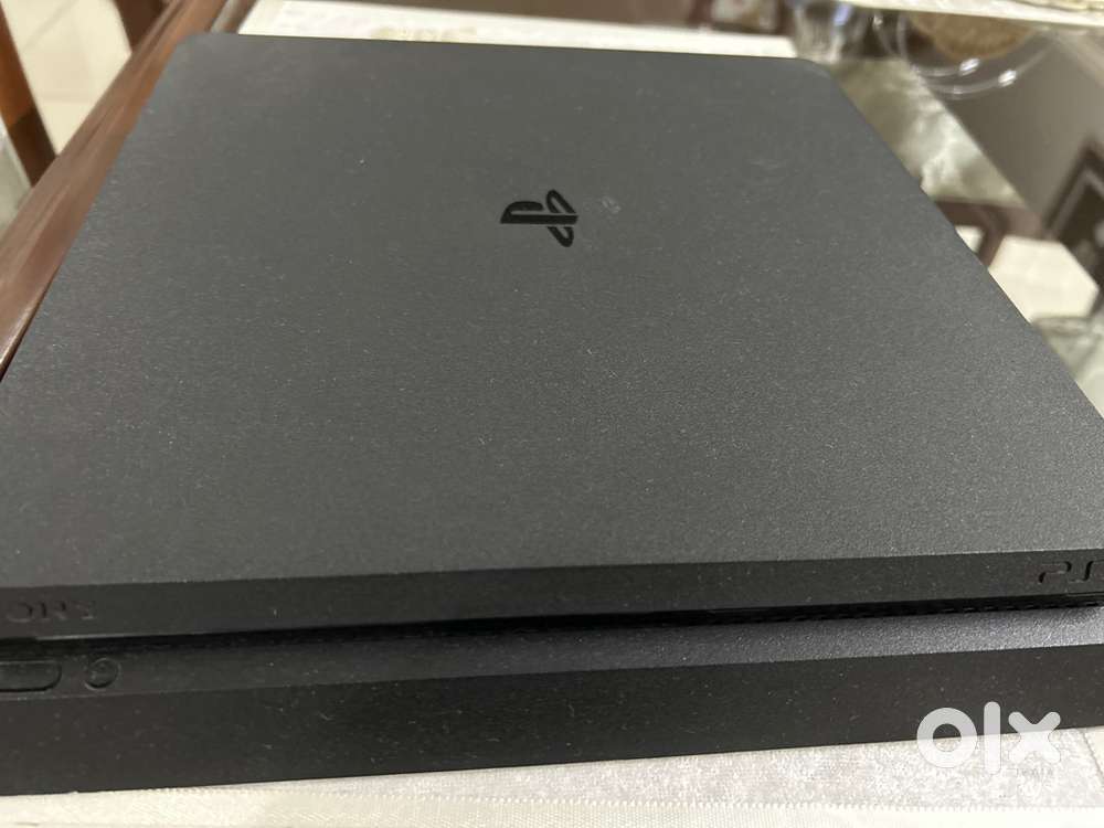 Ps 4 slim like brand new