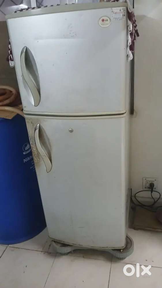 Double door fridge in good condition