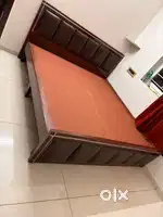 5/6.5 qeen size luxury bed with out storage