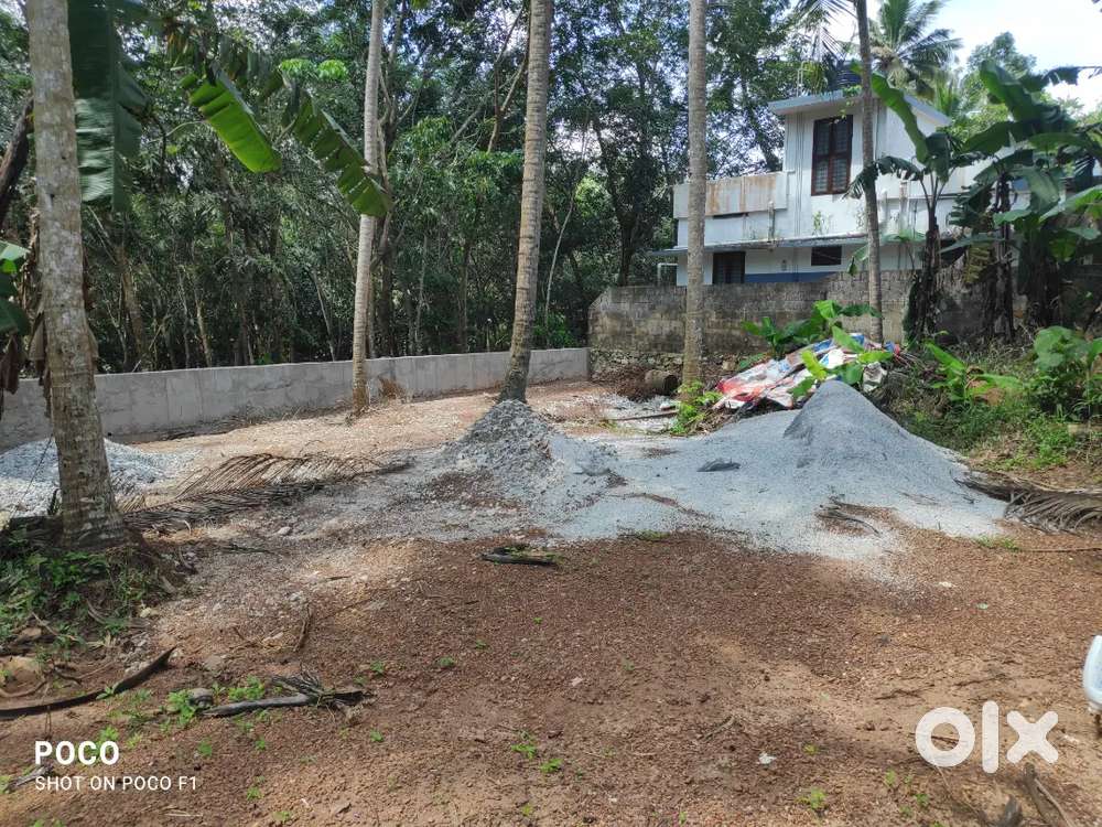 6 cents of land in njandoorkonam