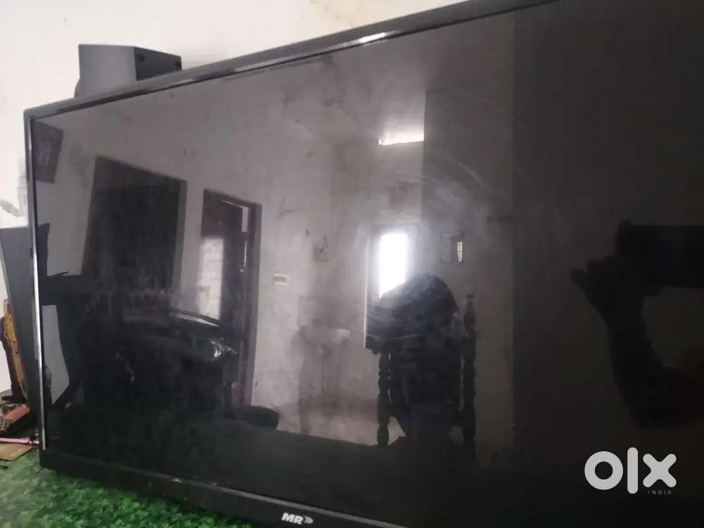 Tv with speakers