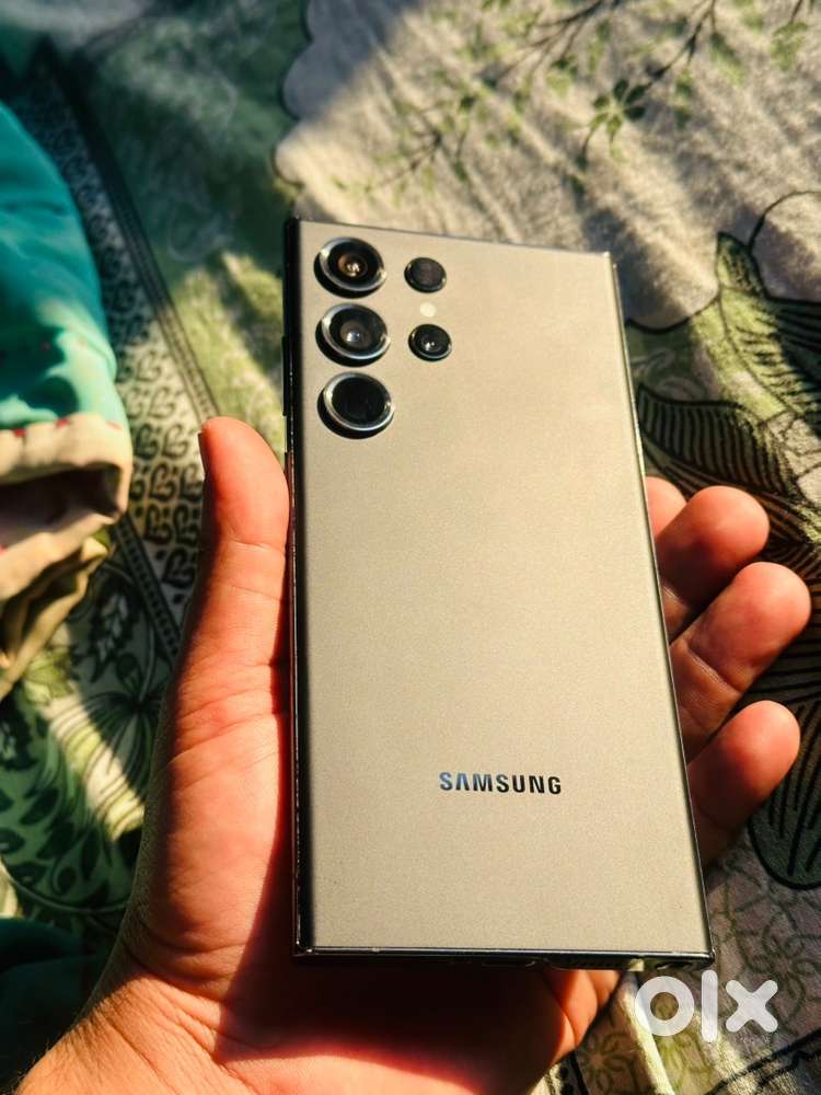 S23 ultra 12 & 256 GB.