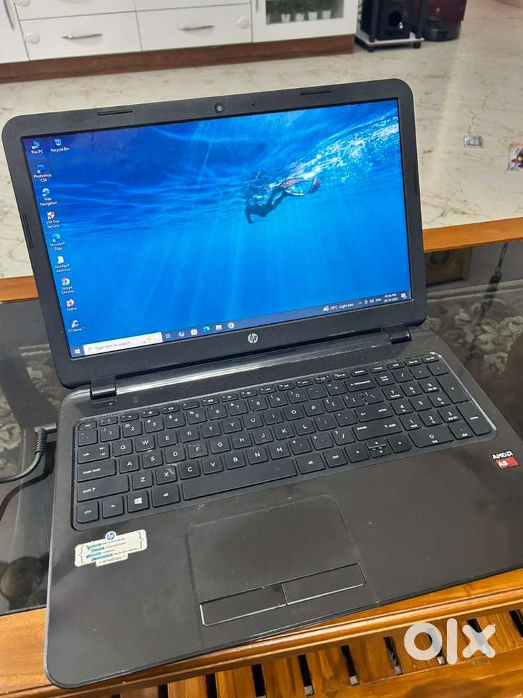 HP laptop - glossy Black colour