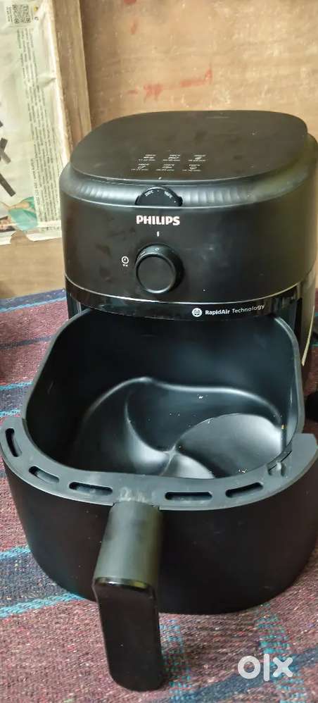 New 1 months old Philips air fryer with 2 years of warranty