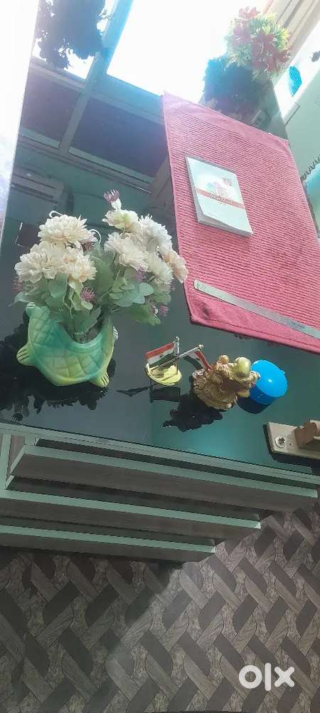 1Main chair  2smal chair