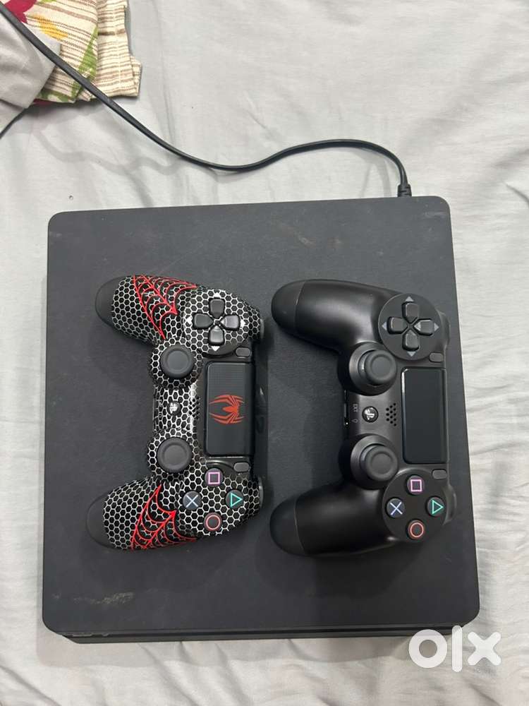 Sony ps4 with 2 controller