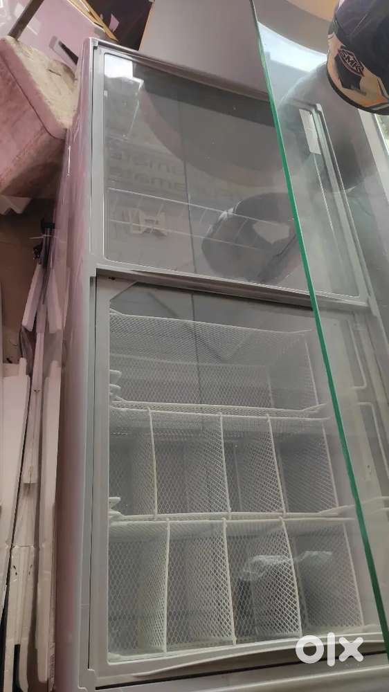 GLASS TOP LED WESTERN FREEZER, 450 L.