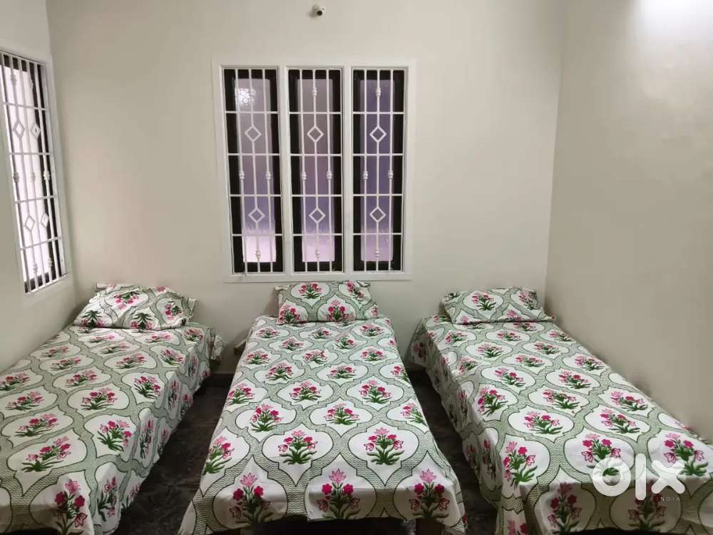 PG for MEN Nr SRM COLLEGE RAMAPURAM,DLF, MIOT, FURD HOUSE,SELF COOKING