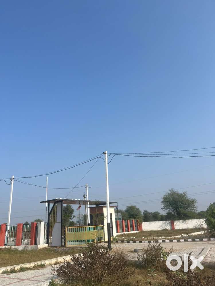 Near 300 feet road 60 feet entry