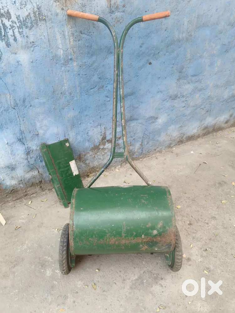 Manual Grass Cutting Machine