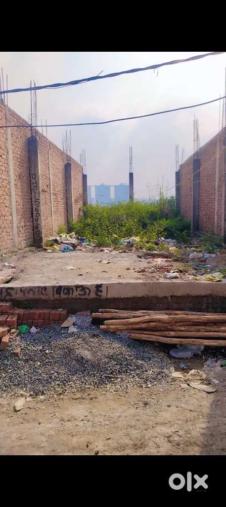 Plot 100 sq yd for sale