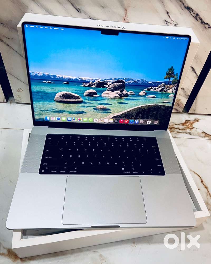 ( Mac huB ) Macbook Pro 16 inchs - M4 Max Chip / Under Apple Warranty