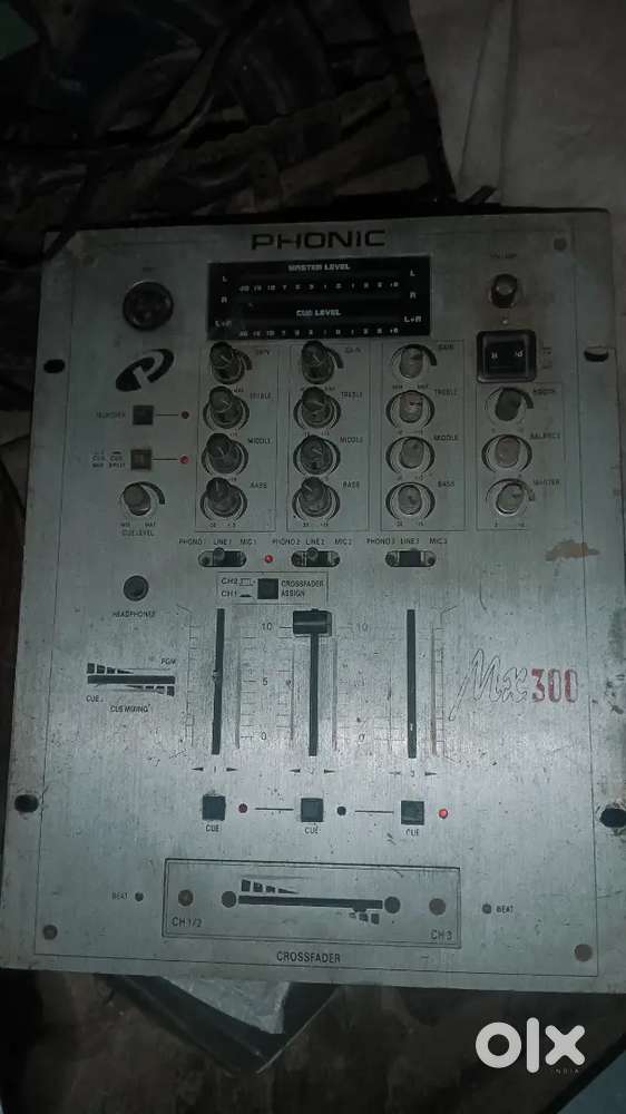 Phonic company ka mixer hai
