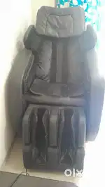 Full body massage chair