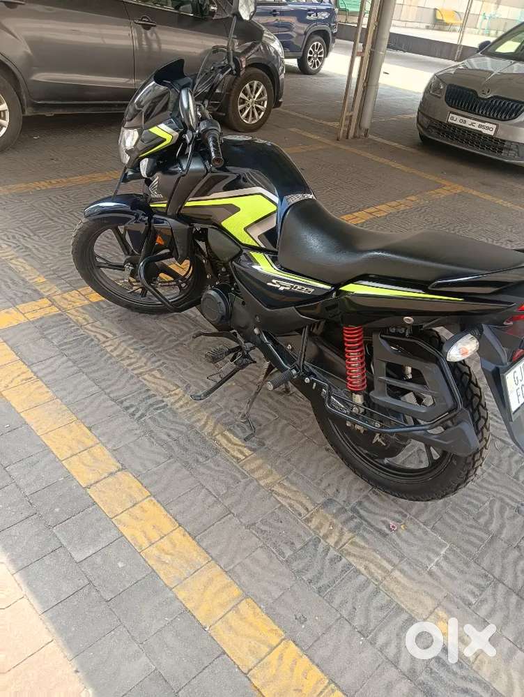 Good condition , new  bike  , sp sign  125  ,  ergent  sell  ,