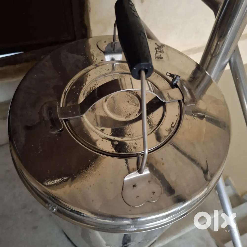 Stainless steel tea container