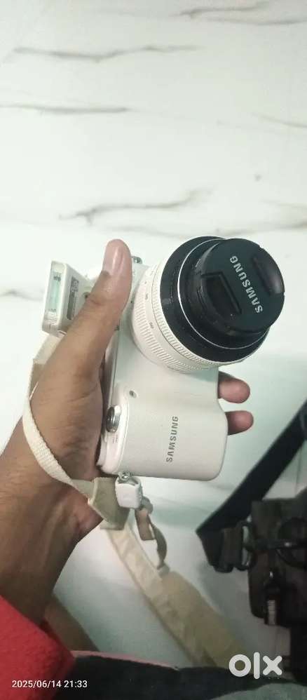 Samsung nx2000 mirror less camera