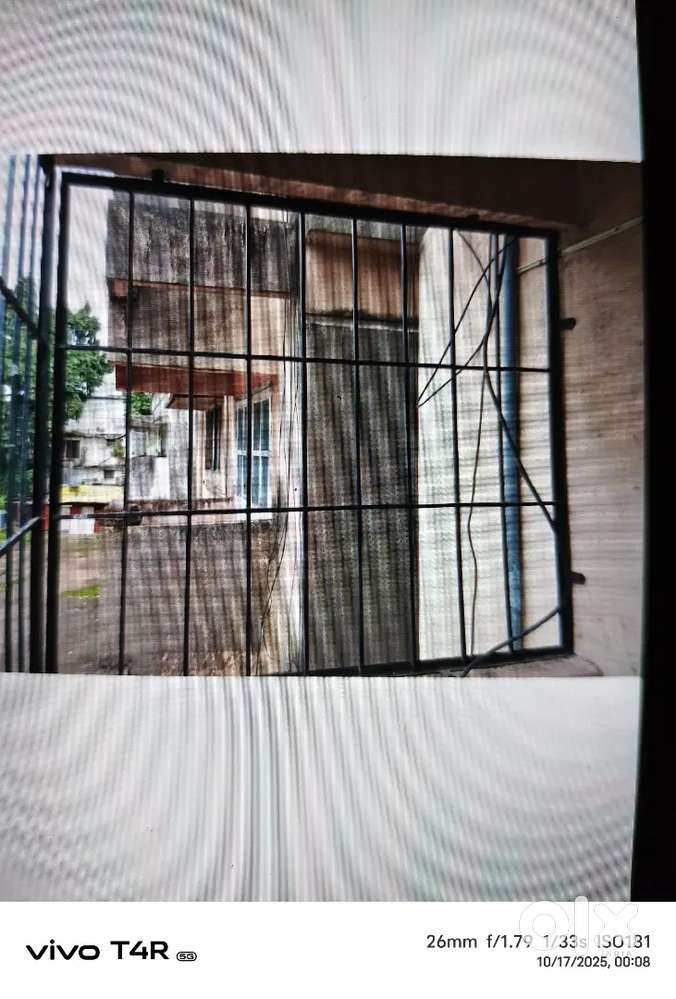 लोखंडी ग्रील विकणे आहे साई चार बँड दोन आठ बाय चार एक